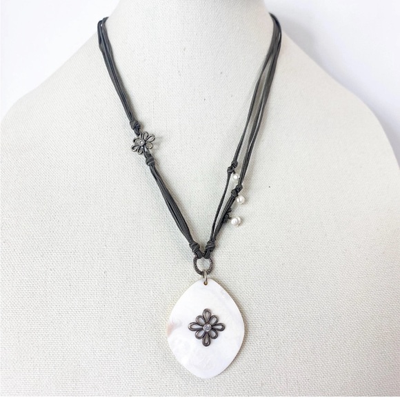 Silpada Sterling Silver Pearl Shell Lucite CZ Grace Notes Necklace N2226 Flower - Picture 1 of 4
